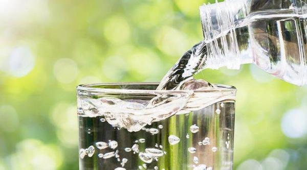 7 خاصیت نوشیدن آب گازدار یا سودا