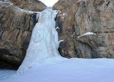 آبشارخانه سفید درود با پوشش برفی