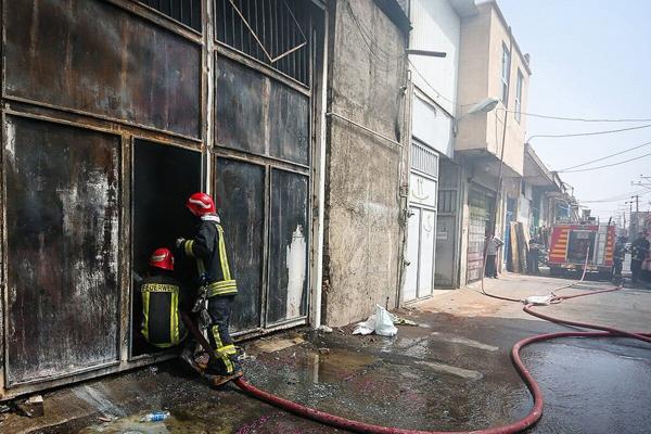 آتش سوزی شدید در بازار تره بار آبادان